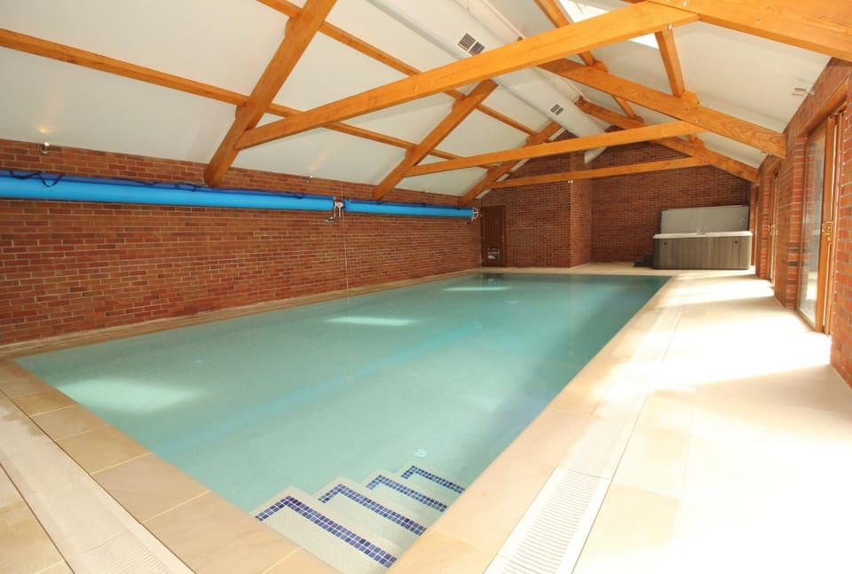 Shower, Toilet, Hot Tub, Swimming pool