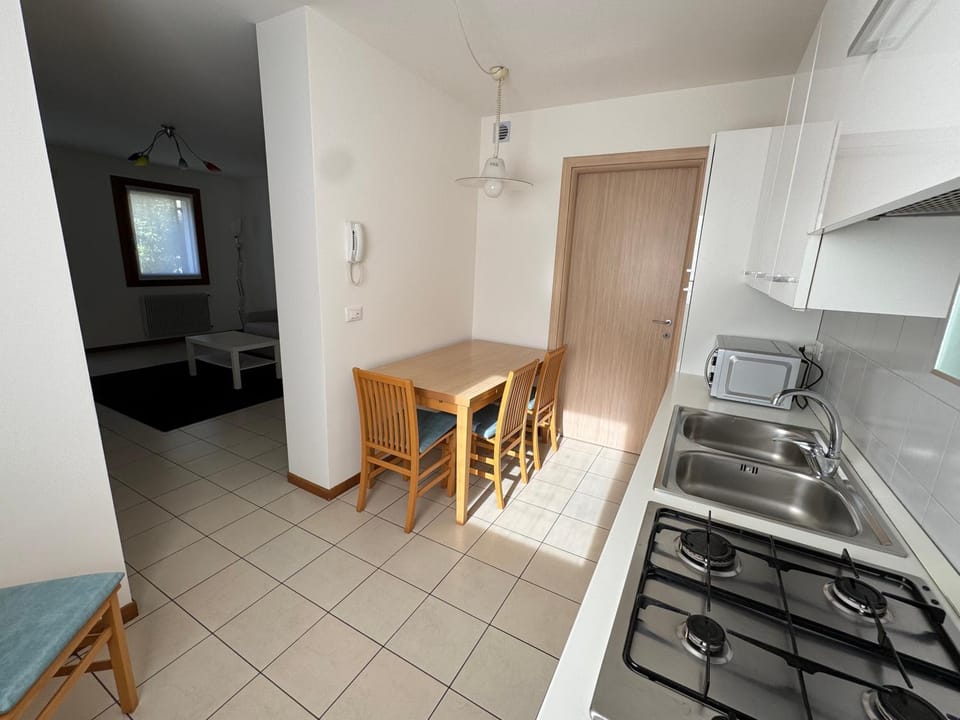 Kitchen or kitchenette, Dining area, kitchen