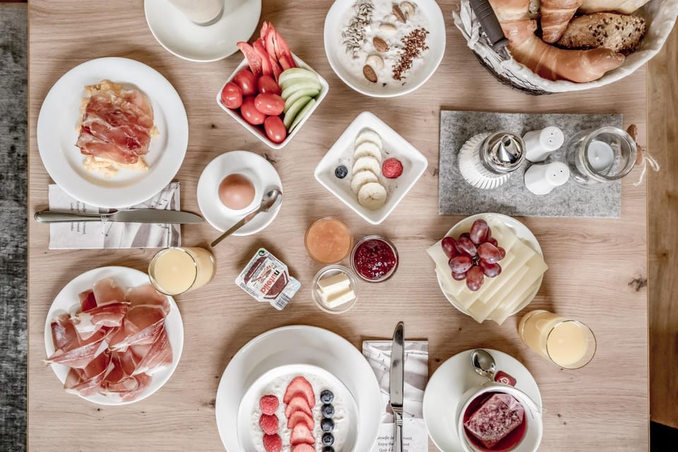 Breakfast, Continental breakfast, Buffet breakfast