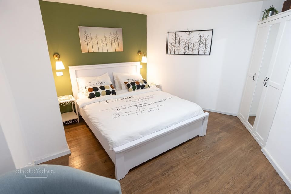 Bed, TV and multimedia, Living room, Bedroom, wardrobe, air conditioner