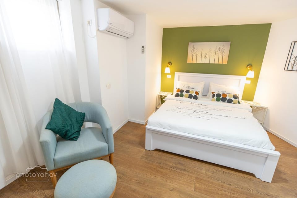 Bed, TV and multimedia, Living room, Bedroom, wardrobe, air conditioner