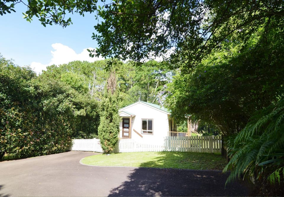 Property building, Facade/entrance, Garden