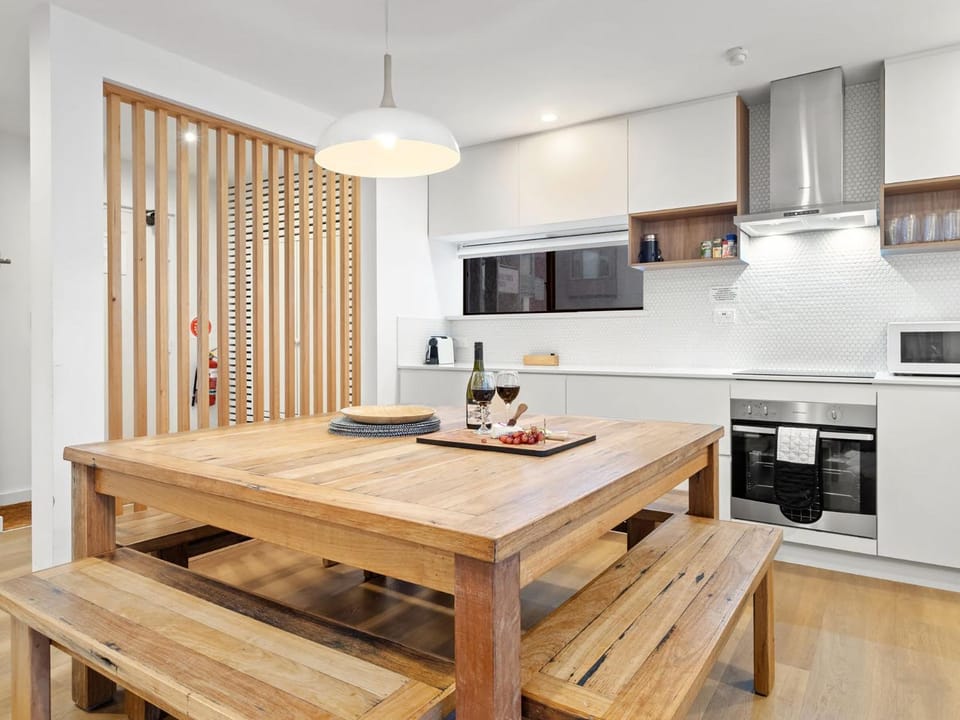 Kitchen or kitchenette, Dining area, minibar, pet friendly, stove