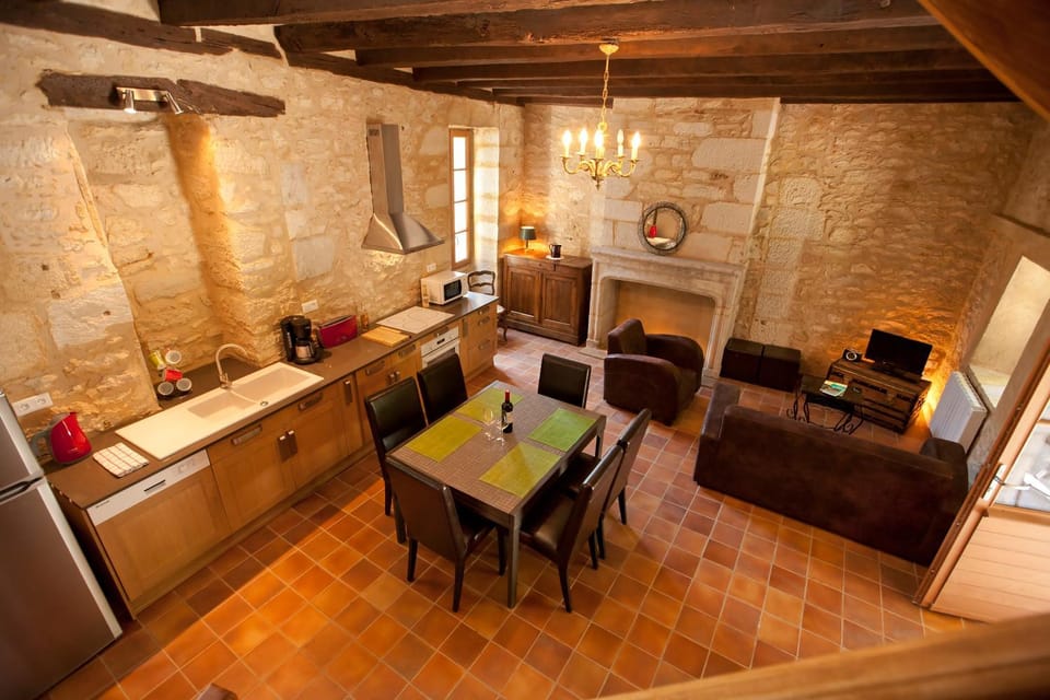 TV and multimedia, Coffee/tea facilities, Living room, Seating area, Dining area, Garden view, minibar, kitchen