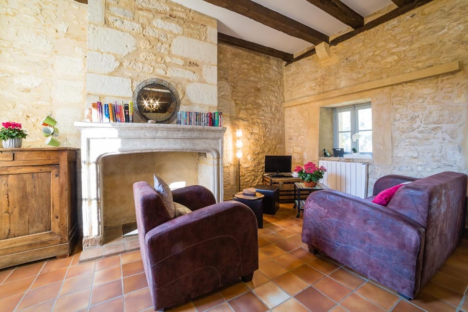 TV and multimedia, Living room, Seating area, Garden view, flat iron
