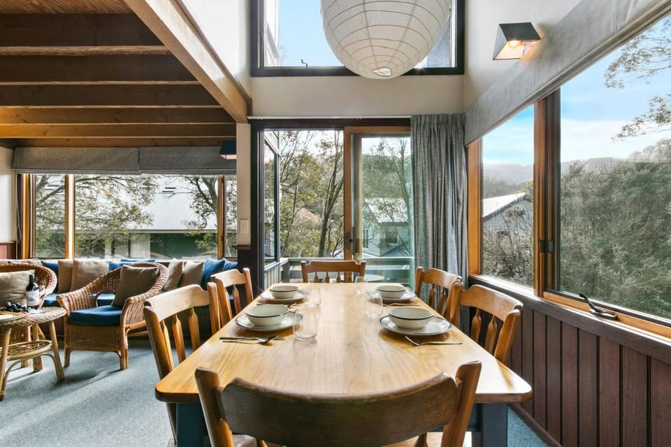 Seating area, Dining area, Mountain view