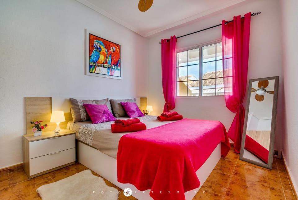 Photo of the whole room, Bedroom