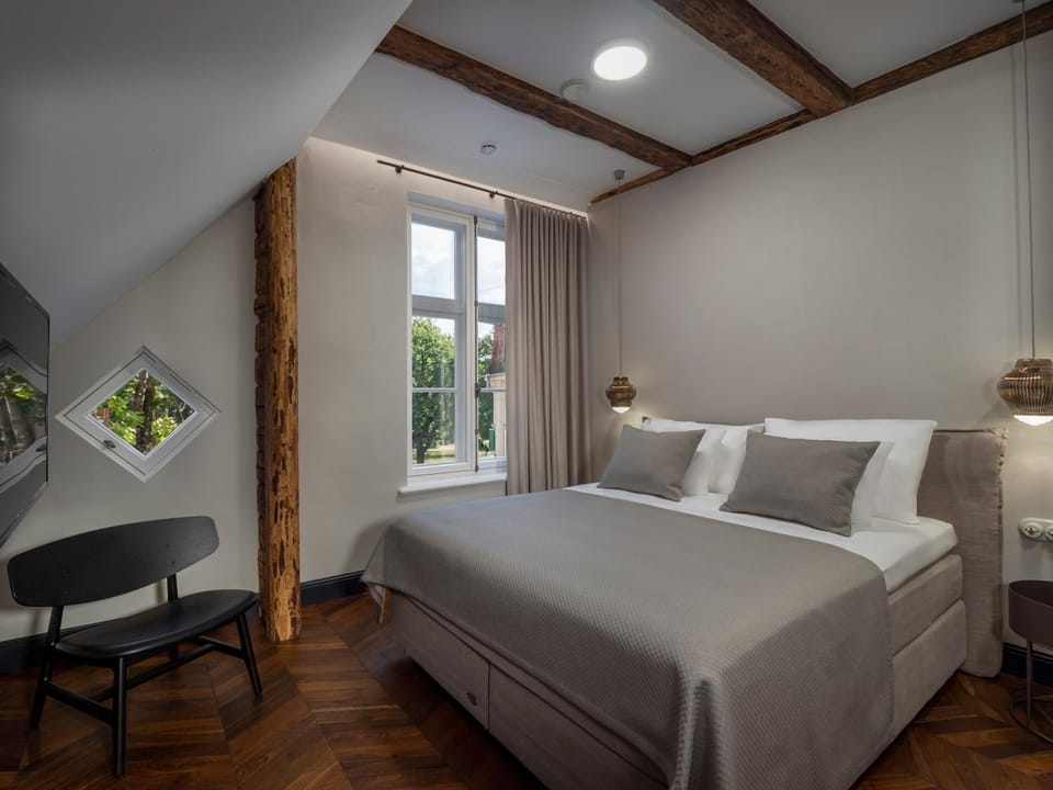 Bed, Photo of the whole room