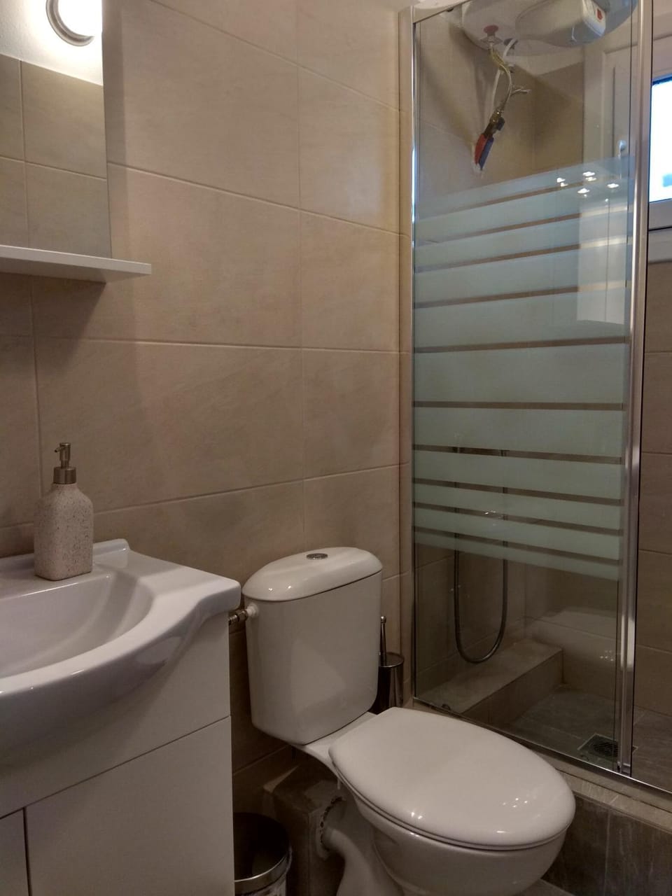 Shower, Toilet