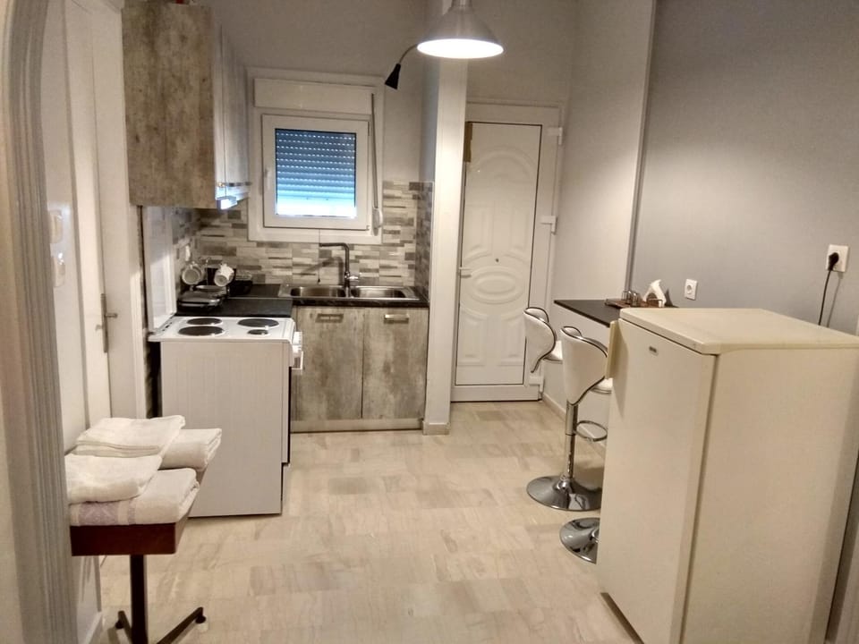 Facade/entrance, Kitchen or kitchenette, Dining area