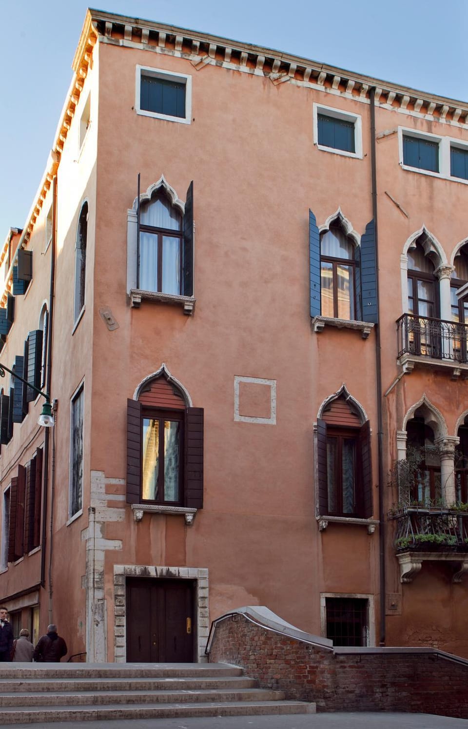 Facade/entrance