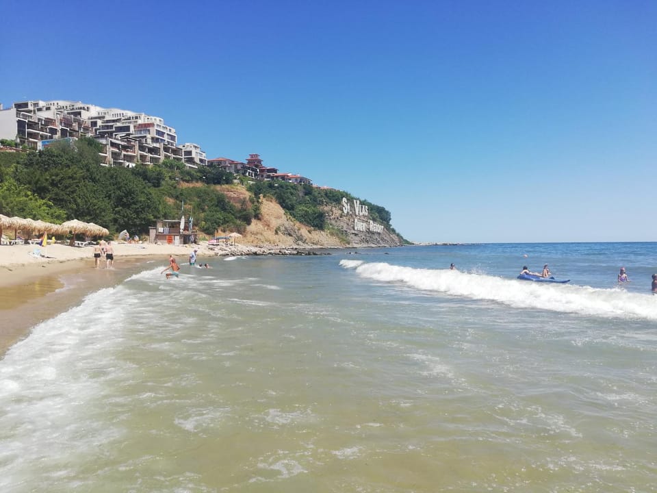 Mountain view, Sea view