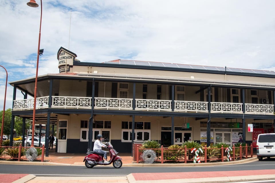 Facade/entrance