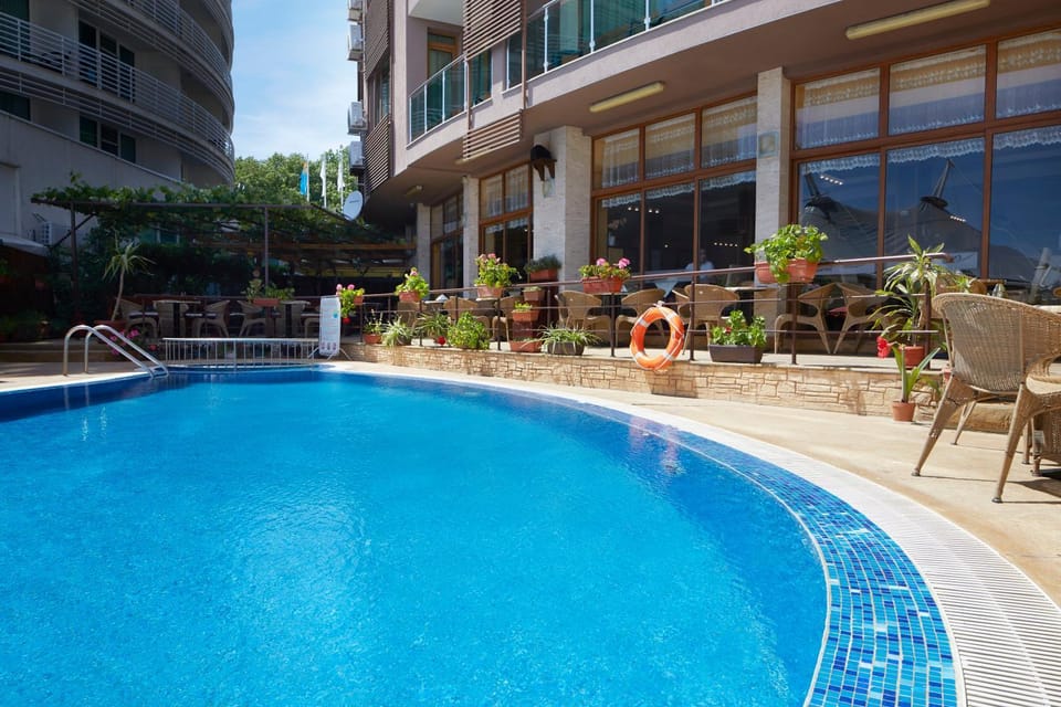 Pool view, Swimming pool