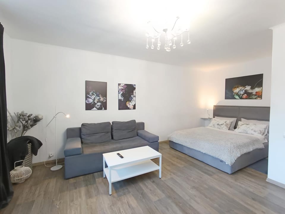 Bed, Seating area