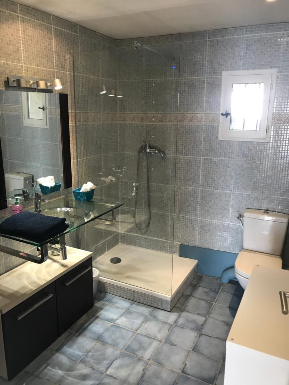 Plan de Cuques T2 Bed and Breakfast in Marseille