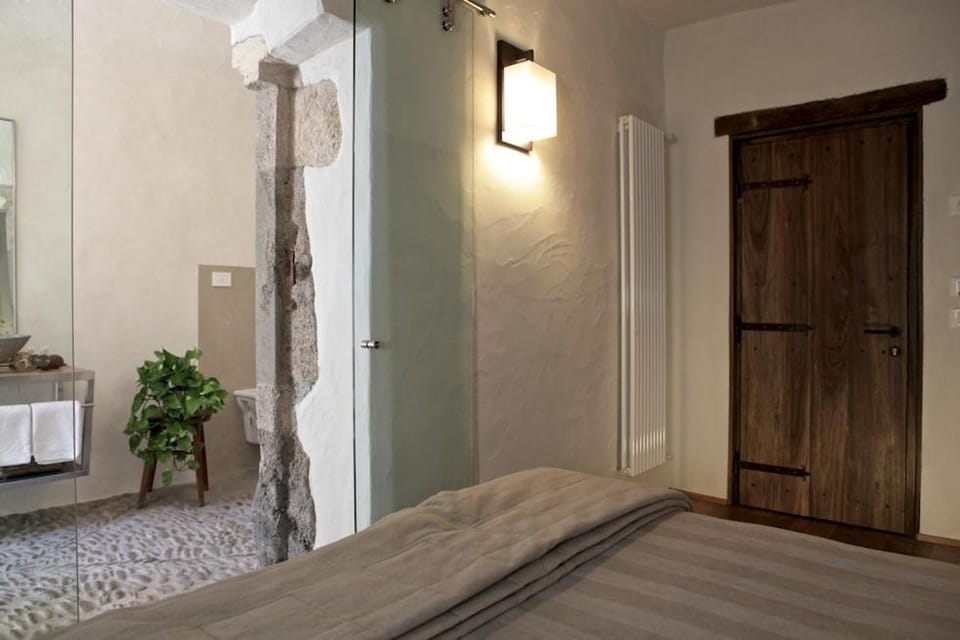 Bed, Other, Decorative detail