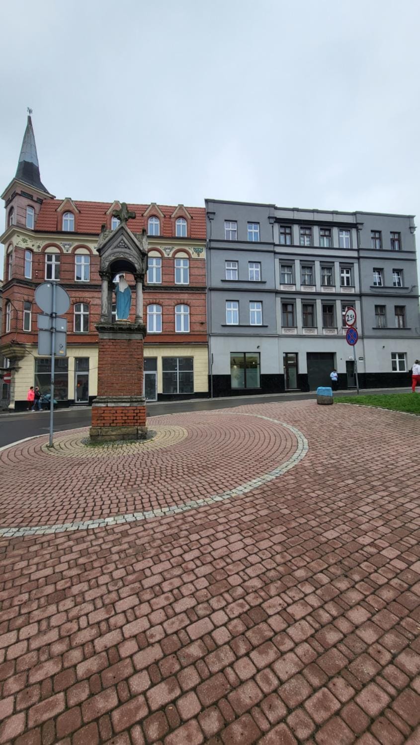 Property building, Day, Neighbourhood, Location