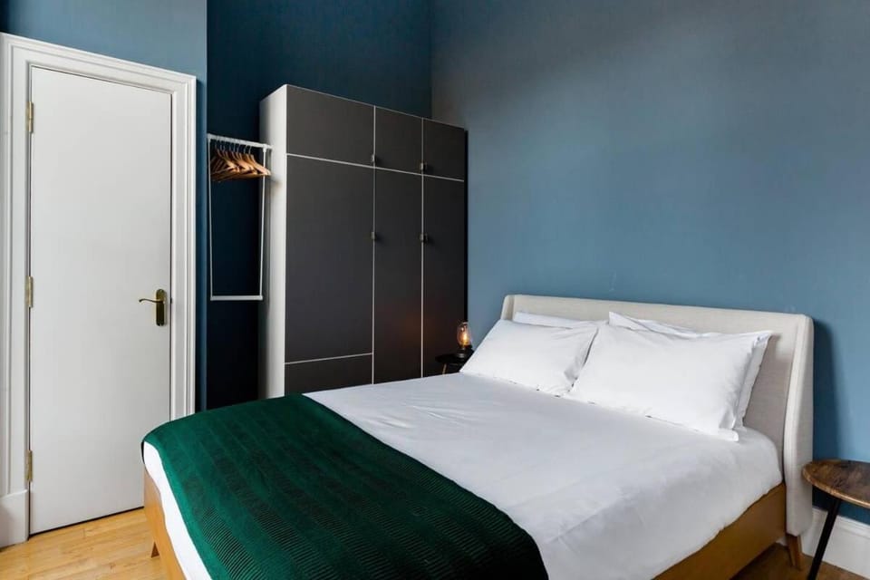 Incredible contemporary flat in heart of west end Apartment in Glasgow