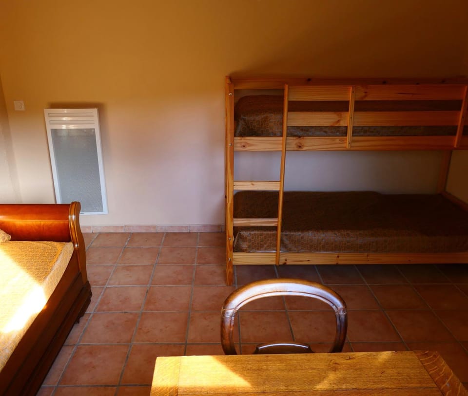 Bedroom, bunk bed