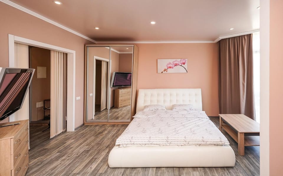 Cozy apartment in a new building close to the downtown Apartment in Kiev City - Kyiv