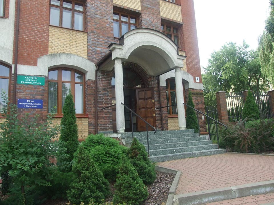 Facade/entrance, Facade/entrance, Area and facilities