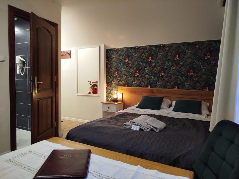 Bed, Bedroom, towels, wardrobe