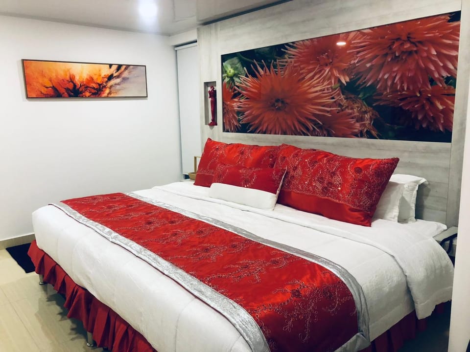 Bed, Photo of the whole room, Decorative detail, Bedroom