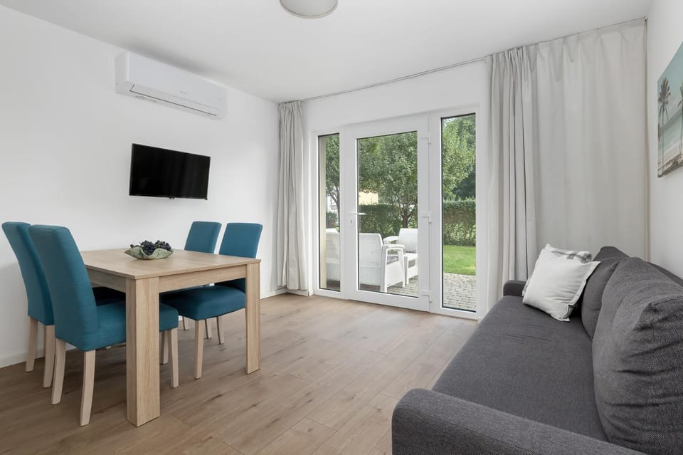 Living room, Dining area, air conditioner