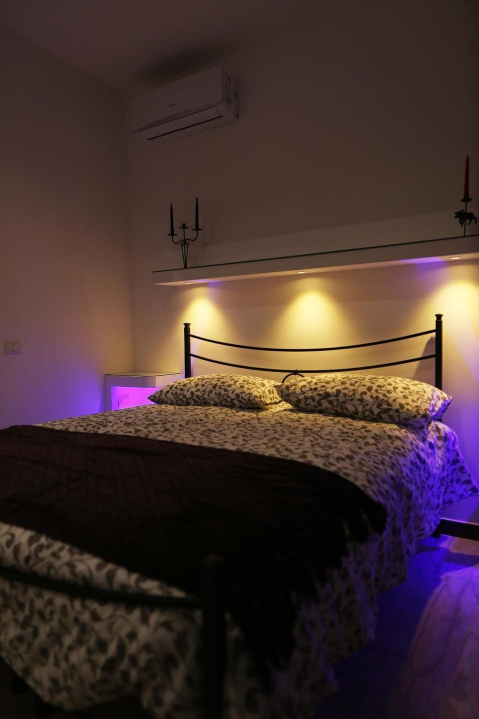 Bed, Photo of the whole room, Bedroom, air conditioner