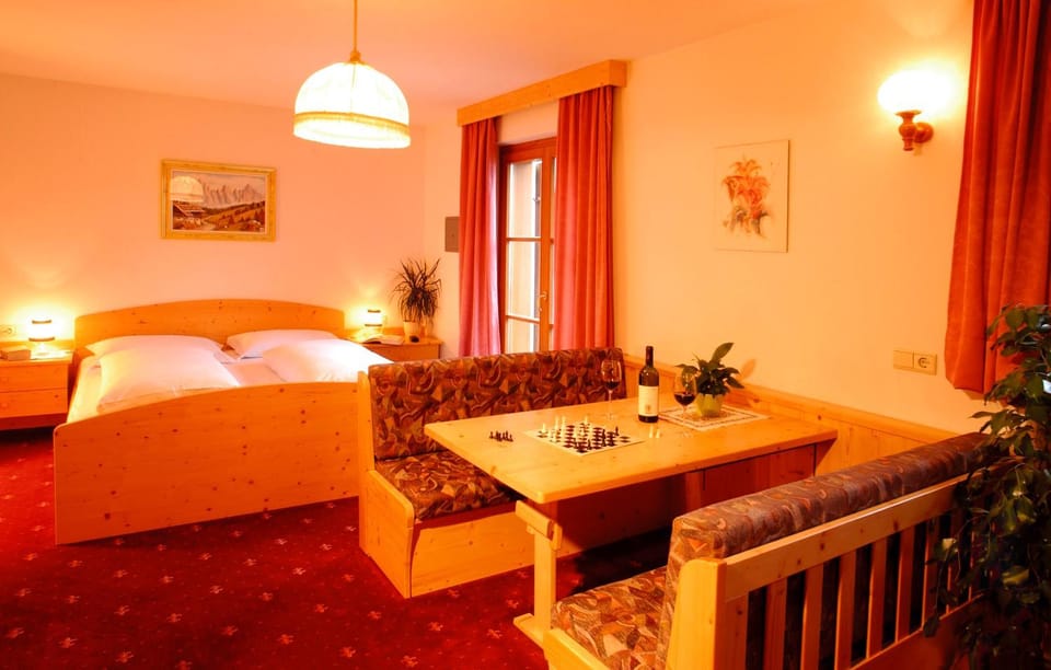 Seating area, Bedroom
