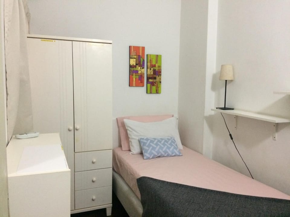 Cozy Little Room at Suria Kipark Damansara Apartment with Fully Equipped Kitchen and Laundry Bed and Breakfast in Selangor, Malaysia