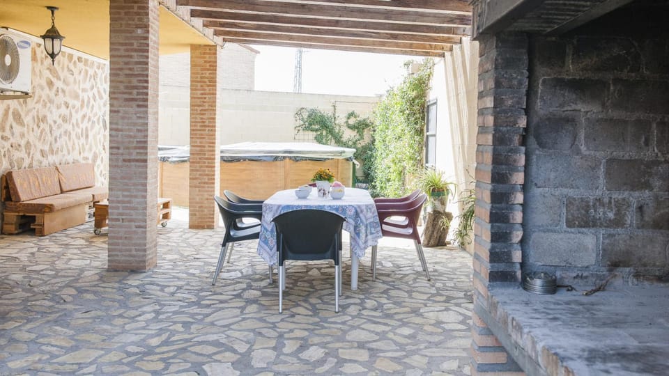Patio, BBQ facilities