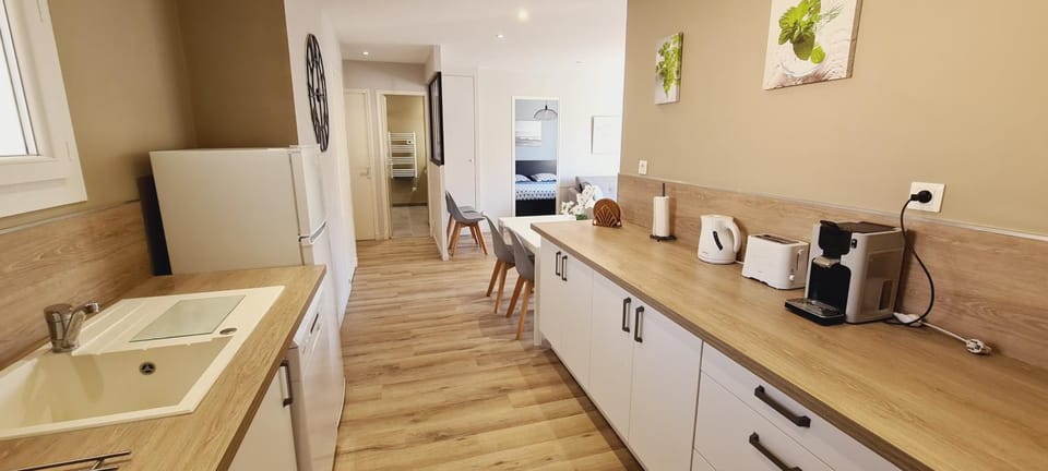 Coffee/tea facilities, Kitchen or kitchenette, dishwasher