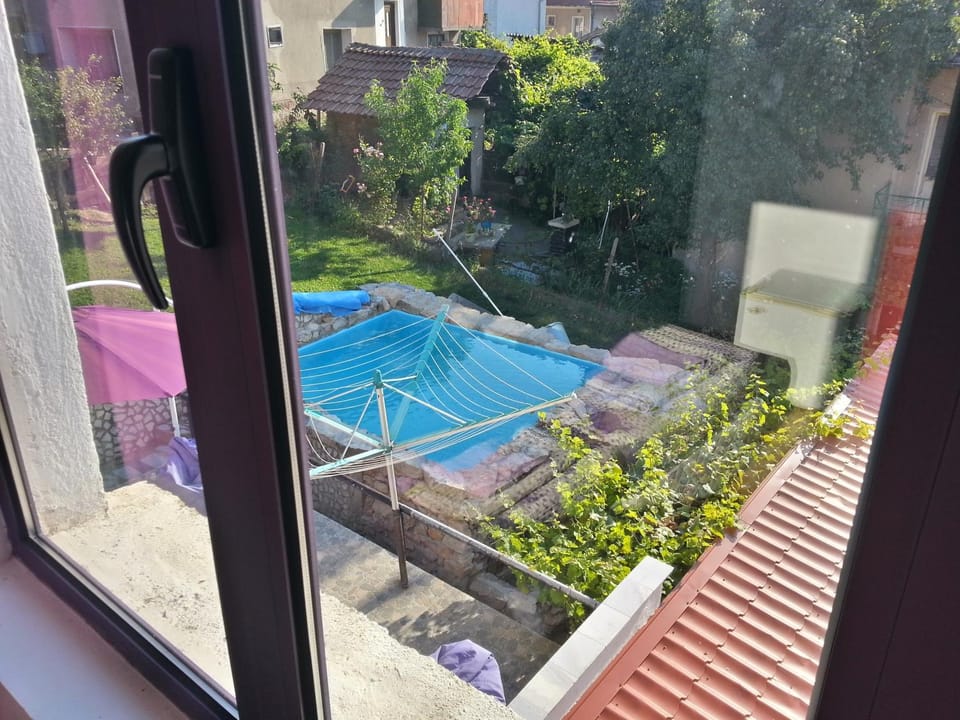 Swimming pool, Swimming pool