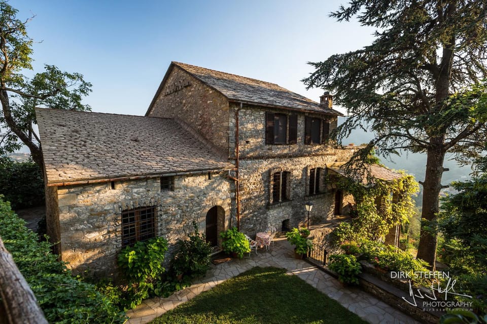 Exclusive romantic escape between Cinque Terre and Portofino, offering complete privacy and a private infinity pool Villa in Liguria