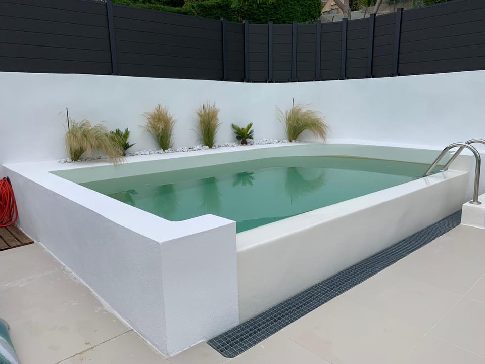 Swimming pool, Swimming pool