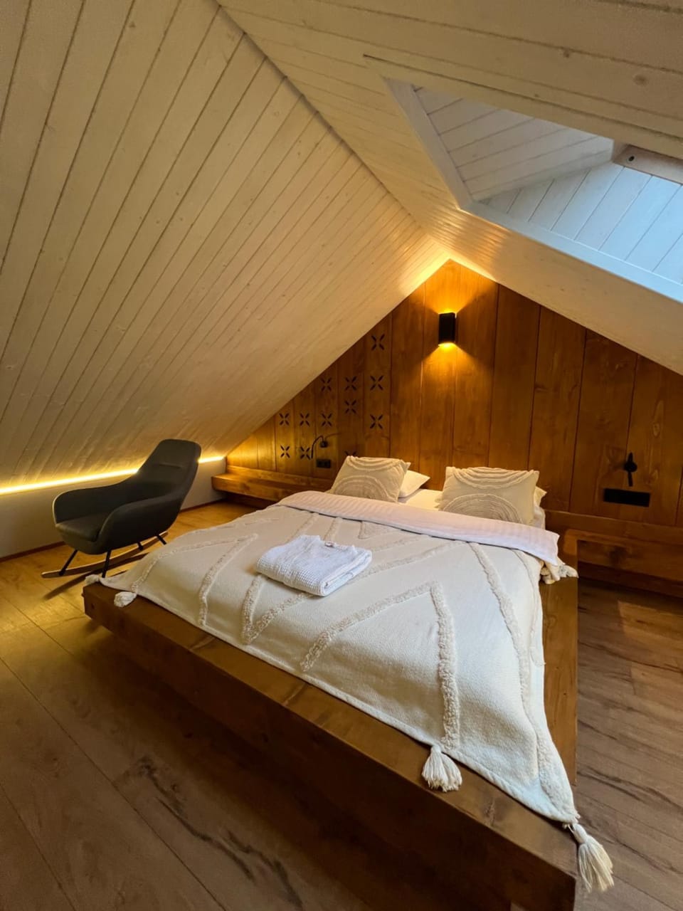 Stodola Slavsko котедж з чаном-джакузі Bed and Breakfast in Lviv Oblast