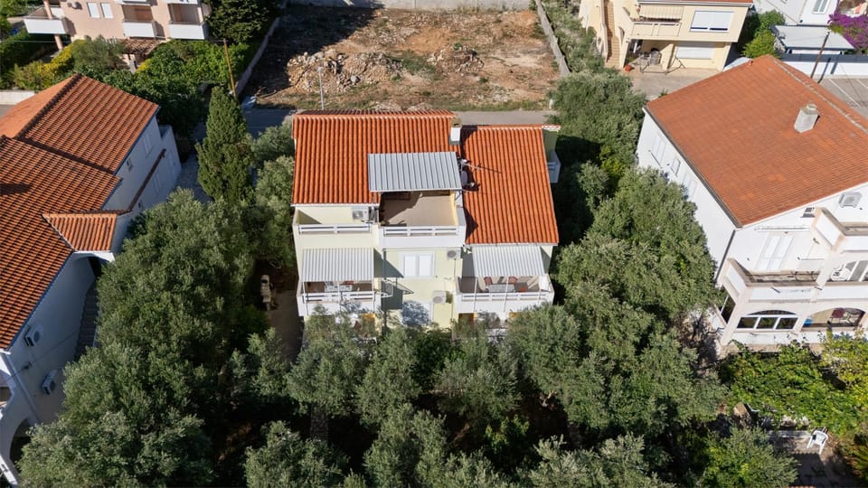Property building, Neighbourhood, Bird's eye view
