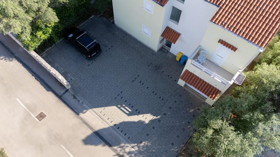 Property building, Bird's eye view, Street view, Parking