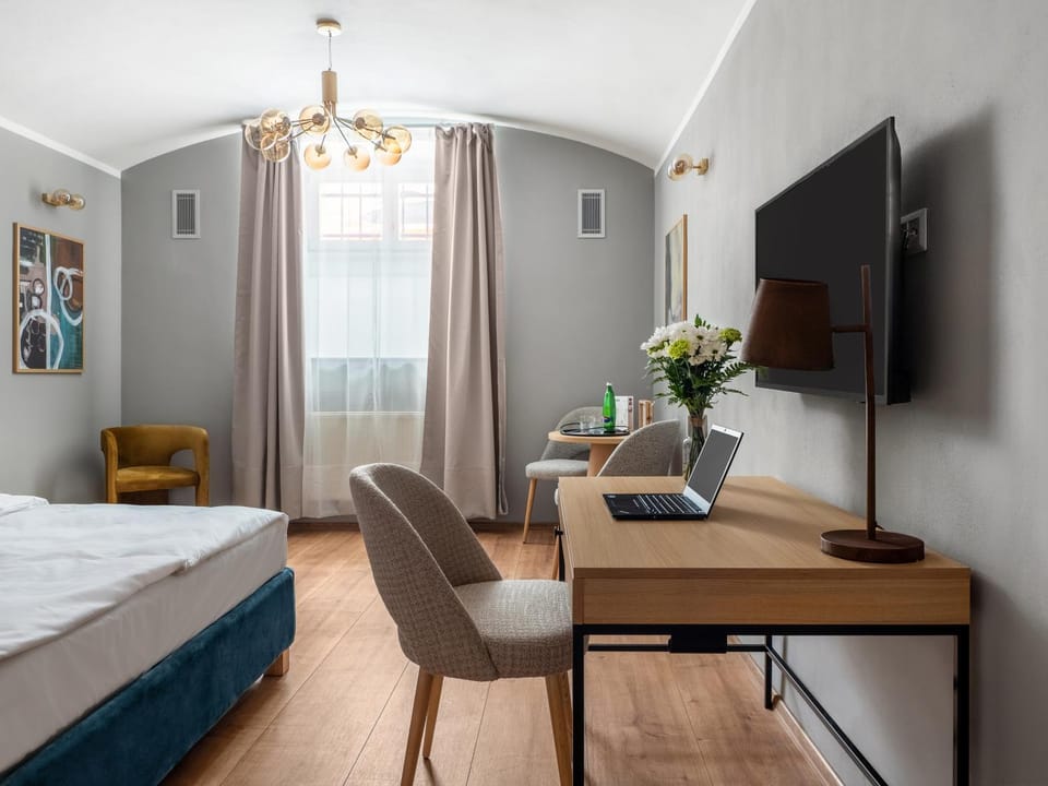 Bed, TV and multimedia, Photo of the whole room, Seating area