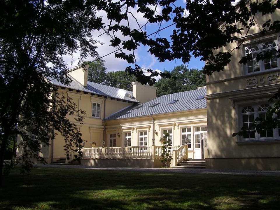 Property building, Facade/entrance, Natural landscape, Garden