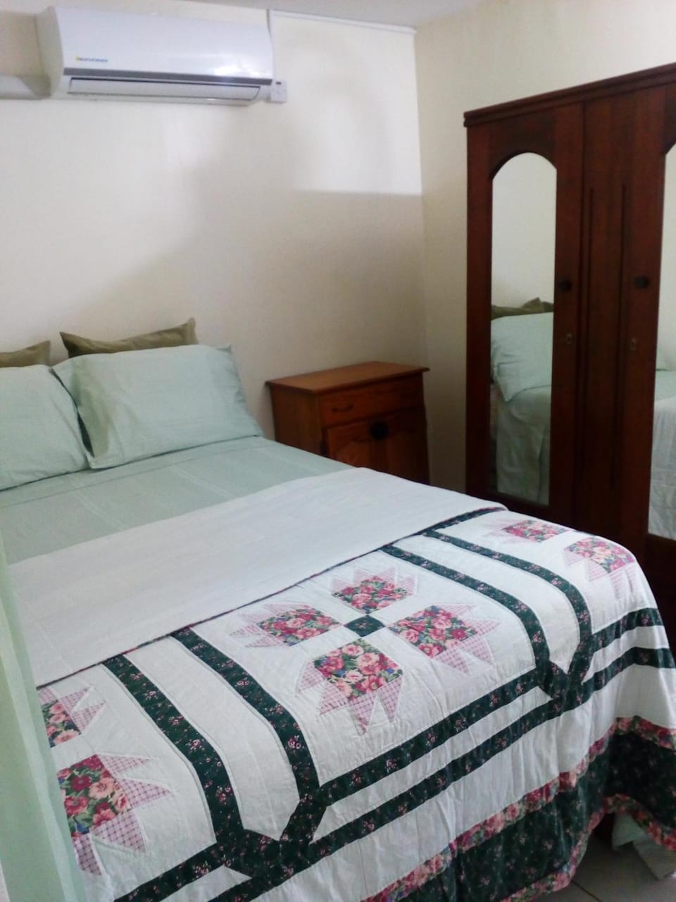 Bed, Photo of the whole room