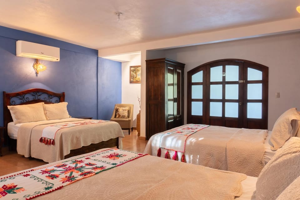 Bed, Photo of the whole room, Bedroom, air conditioner