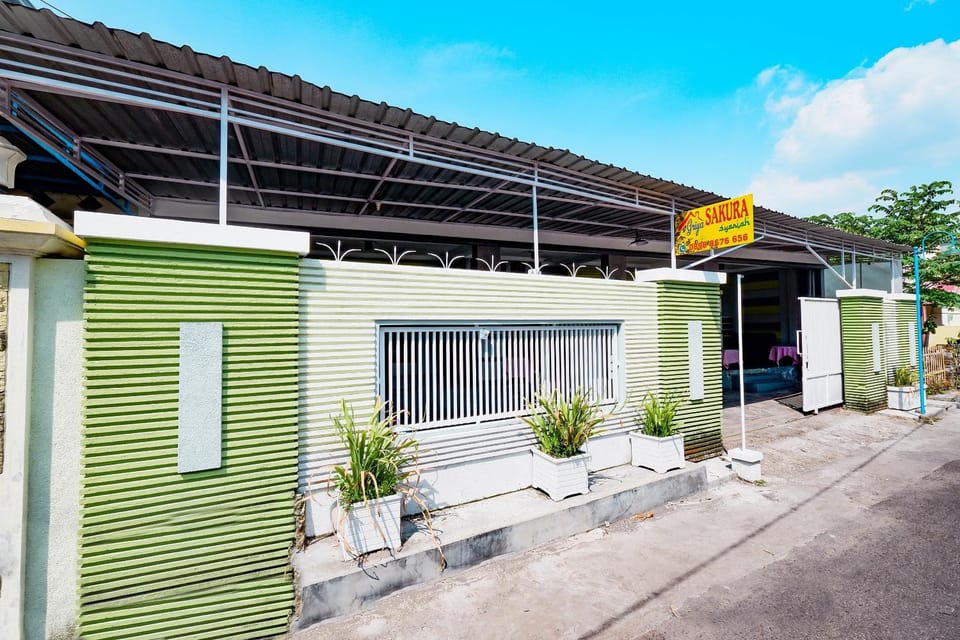Facade/entrance