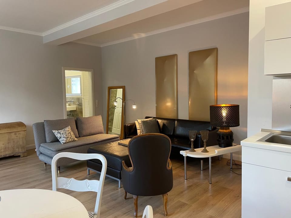 Living room, Decorative detail, Seating area