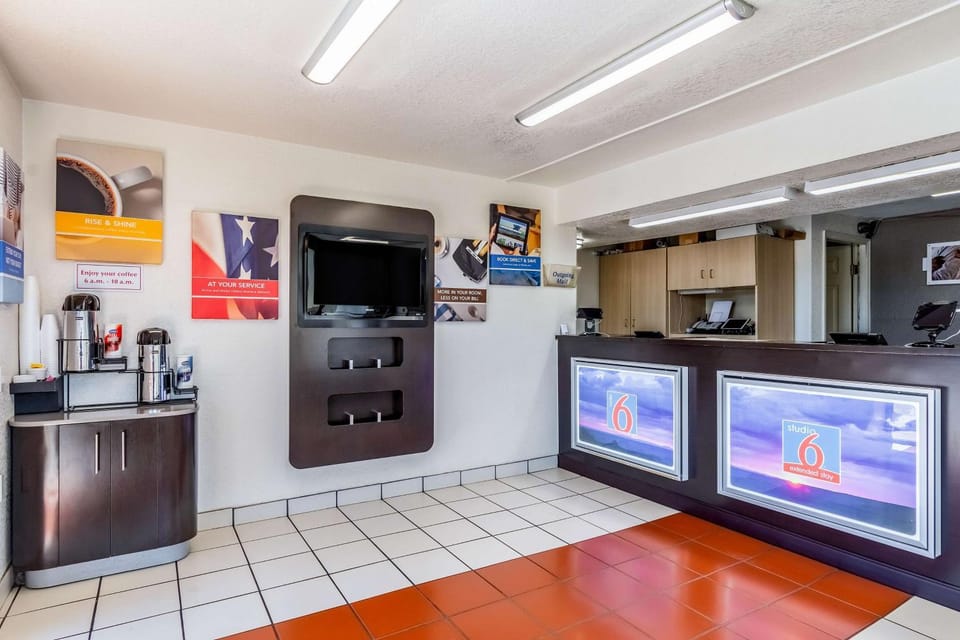 Communal lounge/ TV room, Coffee/tea facilities, Lobby or reception, On site