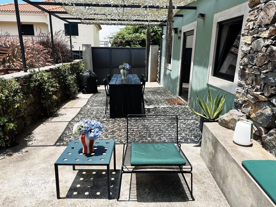 Patio, BBQ facilities, Seating area, Dining area, Garden view