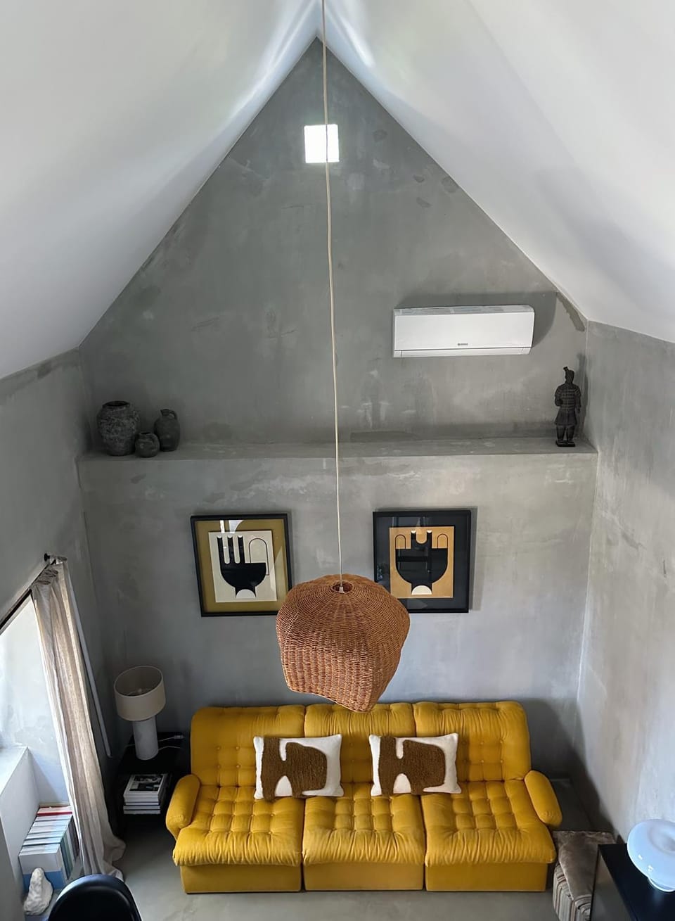 Living room, Seating area, air conditioner