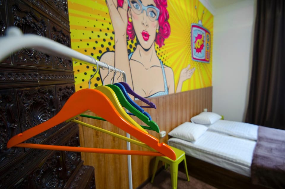 Photo of the whole room, Decorative detail